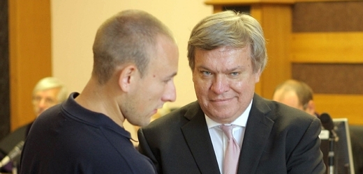 Obžalovaný lékař Jaroslav Barták u soudu.