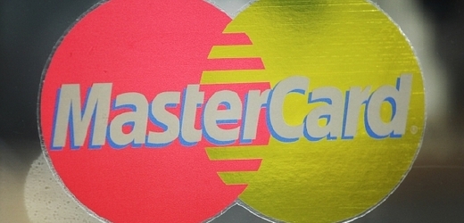 MasterCard Mobile umožňuje jednoduše vložit platební karty do mobilního telefonu a pak jej používat k placení (ilustrační foto).