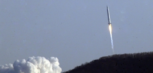 Nosná raketa KSLV-I s družicí odstartovala v 16 hodin místního času.