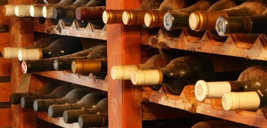 V Dijonu vydělali na výplatu sociálních dávek prodejem archivních vín (ilustrační foto).