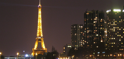 Paříž začne bojovat proti světelnému znečištění. 