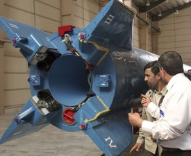 Íránský raketový průmysl. Návštěva prezidenta Ahmadínežáda.