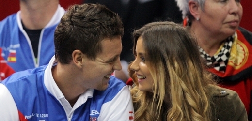 Zamilovaný pár Tomáš Berdych a Ester Sátorová.