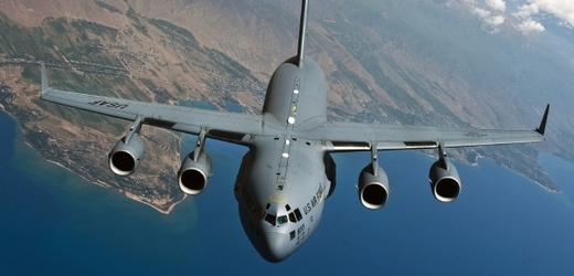 Američané poskytli Francouzům na transport stroje C-17. 