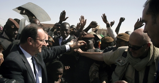 Malijci v Timbuktu oslavují Hollanda jako osvoboditele.