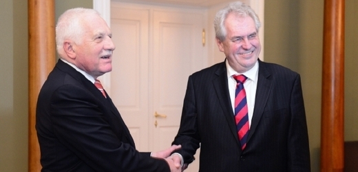 Václav Klaus (vlevo) přislíbil účast na inauguraci Miloše Zemana (vpravo).