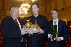 Tomáš Kalas s gólmanem Chelsea Petrem Čechem a legendou Ivo Viktorem.