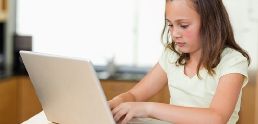 Každý rok nám narůstá počet dětí, které se na nás obracejí kvůli problematice internetu.