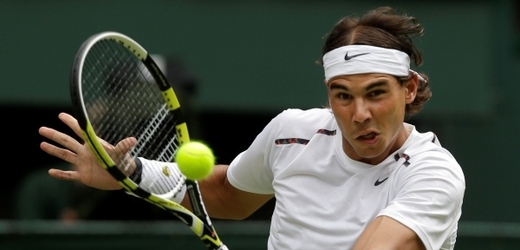 Španělský tenista Rafael Nadal se po osmiměsíční přestávce zaviněné zdravotními potížemi vrátil na kurty vítězstvím ve čtyřhře.