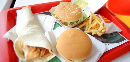 Index Big Mac porovnává ceny stejnojmenných sendvičů, které prodává americký řetězec restaurací s rychlým občerstvením McDonald's.
