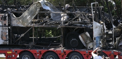 Fotografie autobusu, na který byl 18. července 2012 spáchán bombový útok.