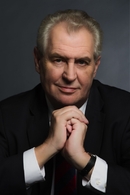 Nastupující prezident Miloš Zeman zveřejnil 10. února svůj oficiální portrét.