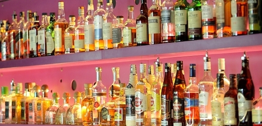 Kontrola prodeje alkoholu v České republice podle Svazu obchodu a cestovního ruchu selhává (ilustrační foto).