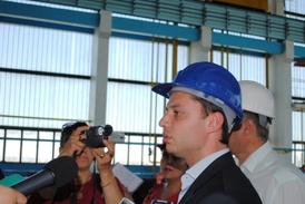 Ministr hospodářství a energetiky Deljan Dobrev nařídil přezkoumání vysokých účtů za elektřinu.