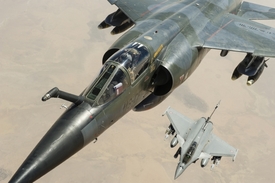 Francouzské Mirage a Rafale nad Mali.
