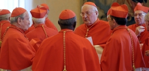 Už kují personální pikle? Kardinálové ve Vatikánu.