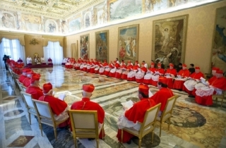 Nového kancléře zvolí konkláve kardinálů.