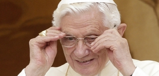 Benedikt XVI. hází ručník do ringu.