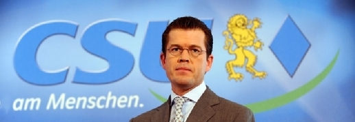 Ministr obrany zu Guttenberg byl prvním spolkovým ministrem, kterého smetlo z úřadu plagiátorství.