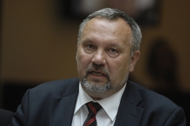 Poslanec Pavel Kováčik také souhlasil s Kalouskovým tvrdším omezením imunity.