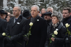 Ceremonie uctění památky obětí války se zúčastnili americký konzul v Lipsku Mark Powell (vlevo) či drážďanská primátorka Helma Orosz.