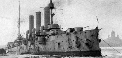 Křižník Aurora roku 1917, v době revoluce. 