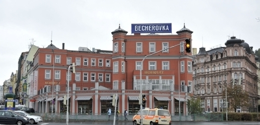Karlovarská Becherovka přišla kvůli metanolové kauze o sto milionů.