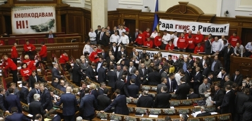 Jednání ukrajinského parlamentu mělo začít 5. února.