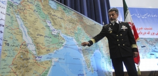 Velitel íránského vojenského námořnictva admirál Habíbolláh Sajjarí.