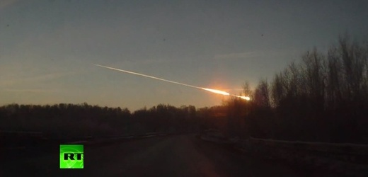 Pád meteoritu u ruského Čeljabinsku. 