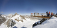 Úžasná vyhlídka (prý) odolná proti povětrnostním vlivům se vyjímá na rakouském ledovci Stubai, který nabízí výhled až na italské Dolomity ve výšce 3200 metrů. Na samý okraj se však odváží jen málokdo. (Foto: archiv)