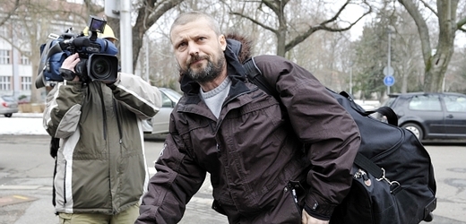 Poslanec Roman Pekárek nastoupil 18. února do vězení na pět let za korupci. Svůj mandát si však chce ponechat.