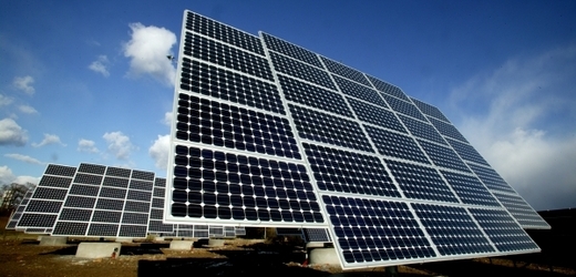 Podle ministra životního prostředí zaplatí daňoví poplatníci kvůli špatně nastavenému systému podpory fotovoltaiky až bilion korun (ilustrační foto).