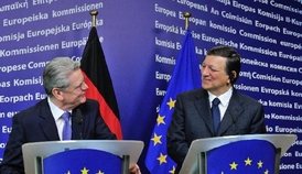 Německý prezident Gauck a šéf Evropské komise Barroso.