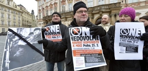 Demonstrace je společnou akcí občanských protikomunistických iniciativ, z nichž většina vznikla po loňských krajských volbách.