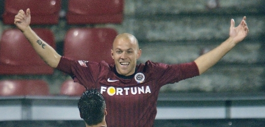 Roman Bednář se raduje z prvního gólu v dresu Sparty.