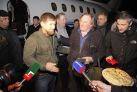 Kadyrov vítá francouzsko-ruského hosta.