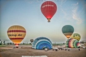 Starty balonů u Luxoru.