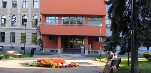 Univerzita Pardubice získala historický objekt bývalé Státní průmyslové školy v roce 1951, při rekonstrukci kladena maximální péče na zachování historických prvků (archivní foto).