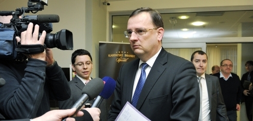 Kabinet Petra Nečase na začátku února diskutoval o tom, zda platnost zákoníku neodložit.
