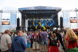 Velké festivaly s rozpočty v řádech desítek milionů korun jsou často odkázány na sponzory a mecenáše.