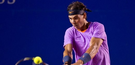 Španělský tenista Rafael Nadal postoupil na antuce v Acapulku do čtvrtfinále.