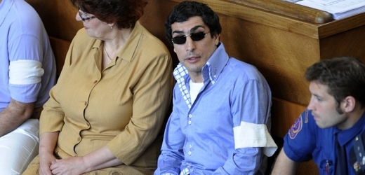 Na snímku z 21. června 2010 je Andranik Soghojan u Městského soudu v Praze. 