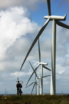 Oslava spuštění Glasgowské větrné farmy v roce 2009.