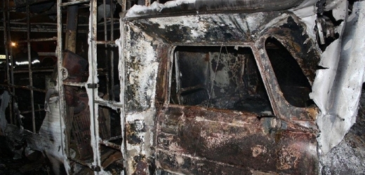 Požár karavanu si vyžádal dva lidské a tři zvířecí životy.