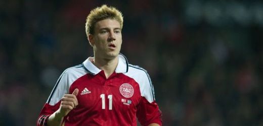 Dánský fotbalový útočník Nicklas Bendtner si za reprezentaci dlouho nezahraje.