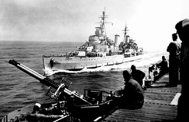 Britské vojenské námořnictvo u korejských břehů roku 1950.