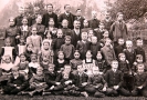 Školní děti v roce 1913.