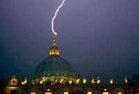Nad vatikánem už létají blesky. Bude nástup nového papeže následovat konec světa?