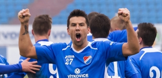 Hrdina utkání Milan Baroš se raduje z vítězství Baníku nad Hradcem.